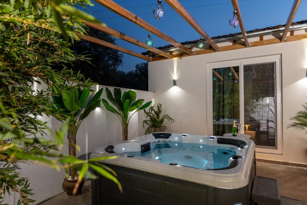 Jacuzzi Deluxe Villa Skala Sotiros Exterior foto